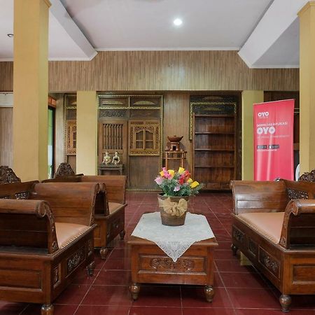 Oyo 585 Hotel Perwita Sari Yogyakarta Luaran gambar