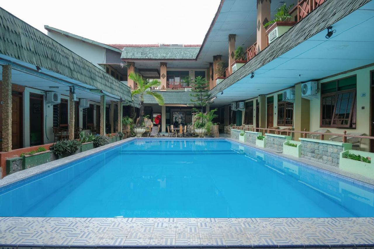 Oyo 585 Hotel Perwita Sari Yogyakarta Luaran gambar