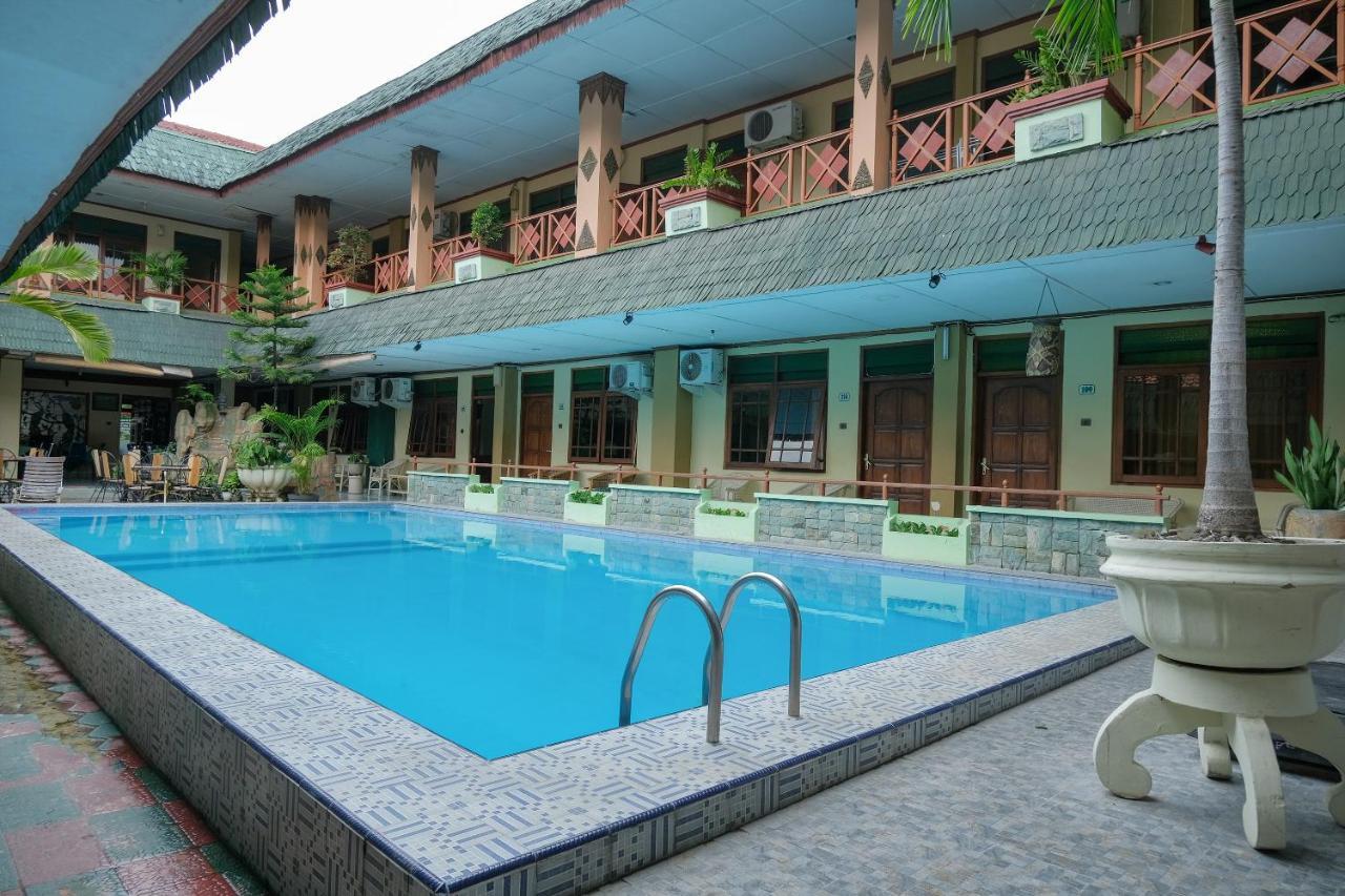 Oyo 585 Hotel Perwita Sari Yogyakarta Luaran gambar