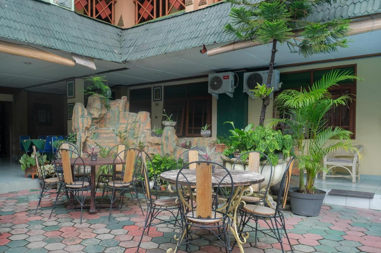 Oyo 585 Hotel Perwita Sari Yogyakarta Luaran gambar