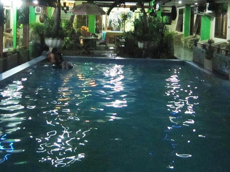 Oyo 585 Hotel Perwita Sari Yogyakarta Luaran gambar