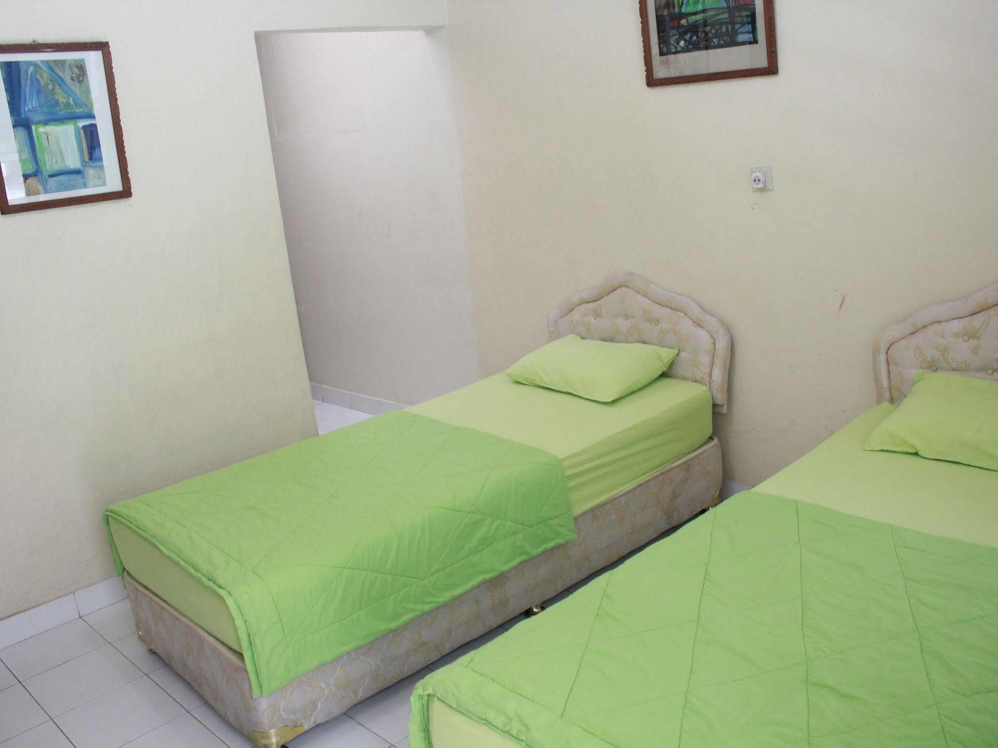 Oyo 585 Hotel Perwita Sari Yogyakarta Luaran gambar