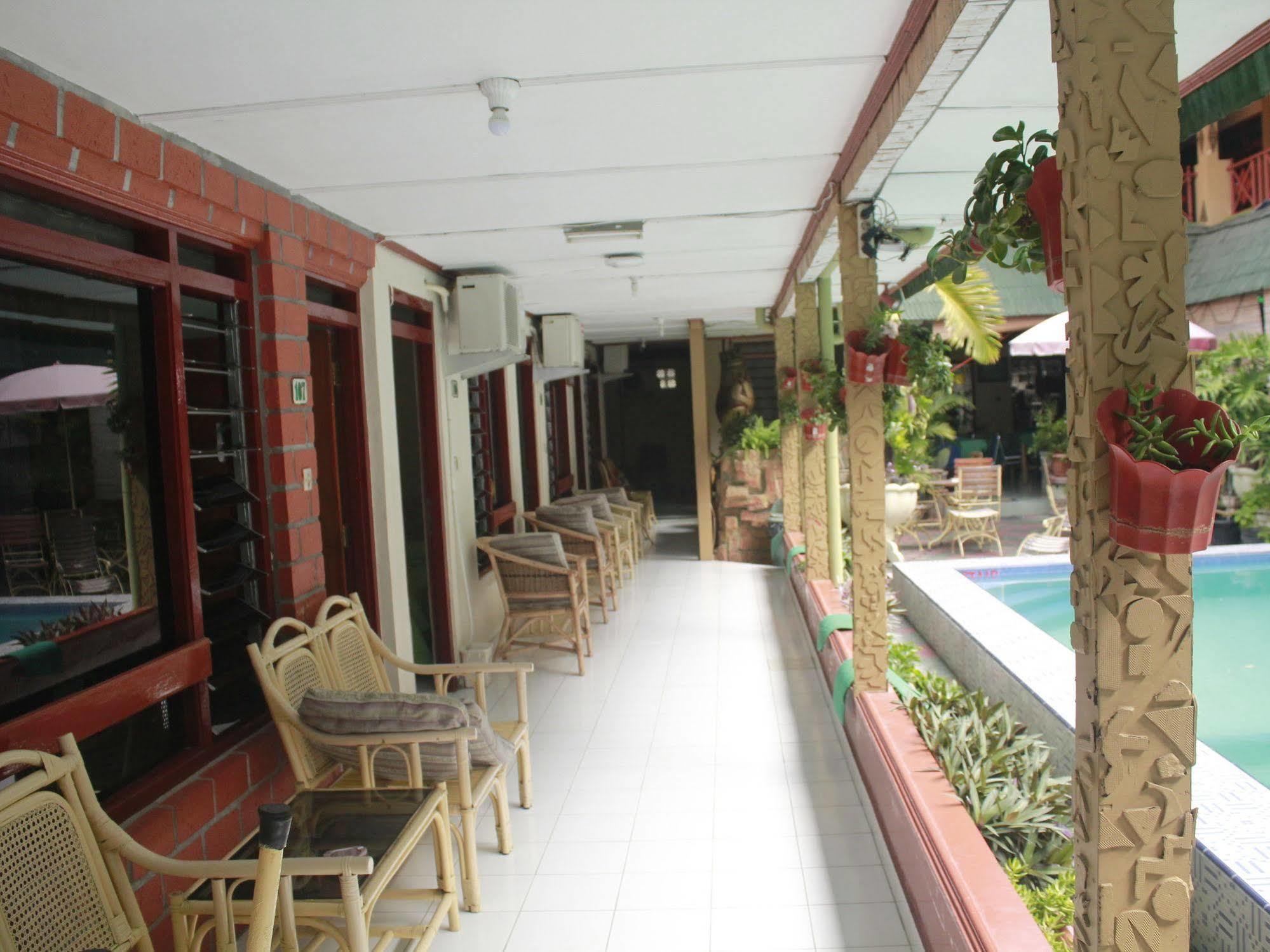 Oyo 585 Hotel Perwita Sari Yogyakarta Luaran gambar