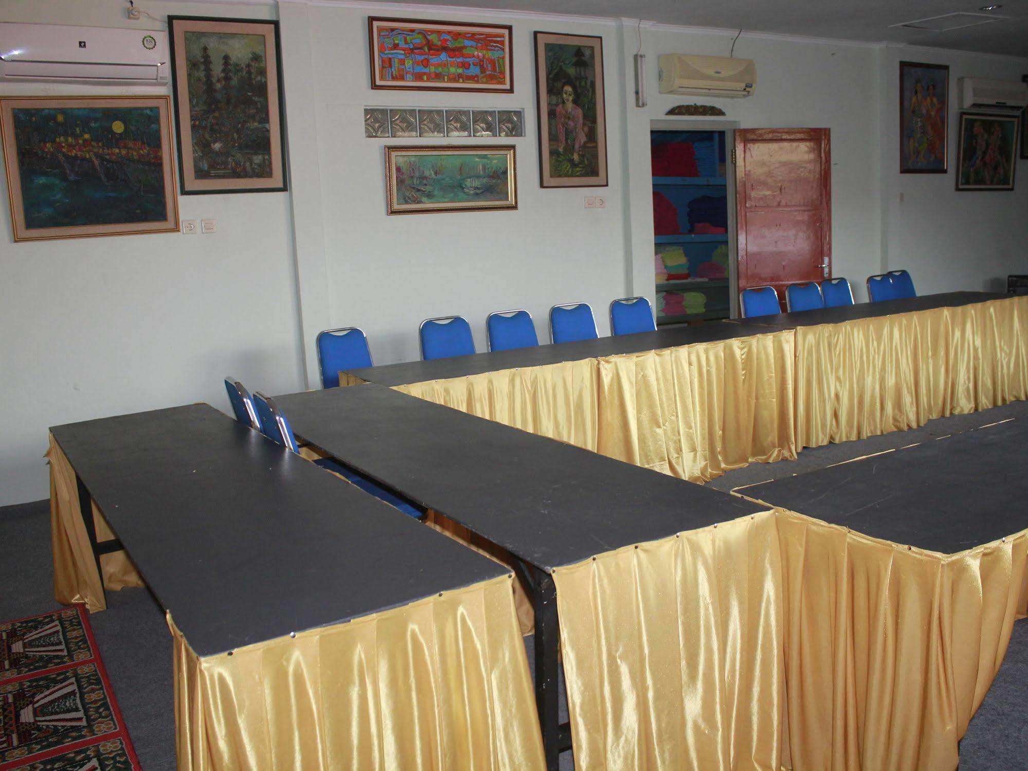 Oyo 585 Hotel Perwita Sari Yogyakarta Luaran gambar