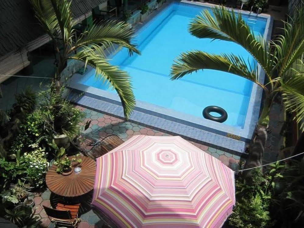 Oyo 585 Hotel Perwita Sari Yogyakarta Luaran gambar