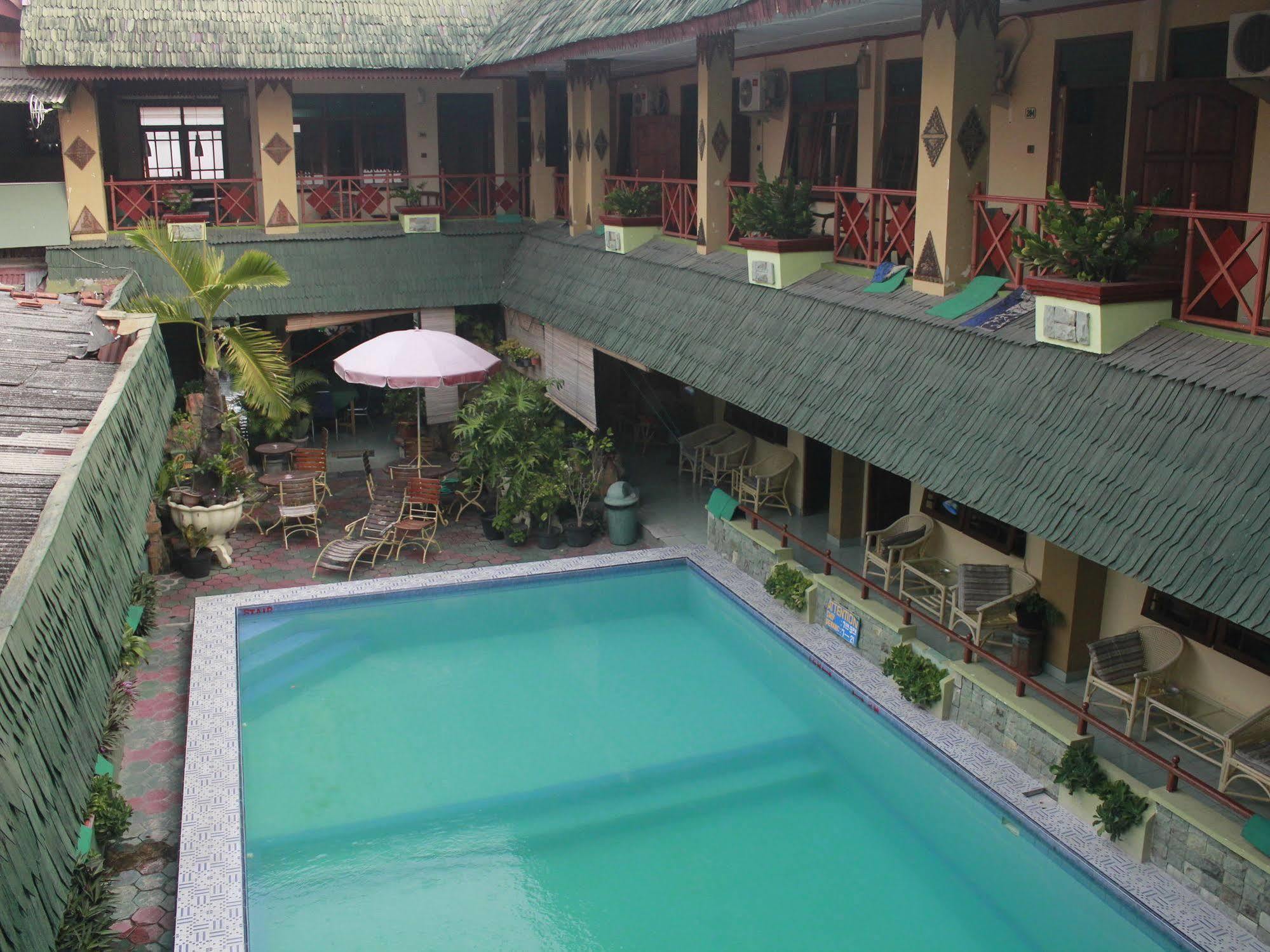 Oyo 585 Hotel Perwita Sari Yogyakarta Luaran gambar