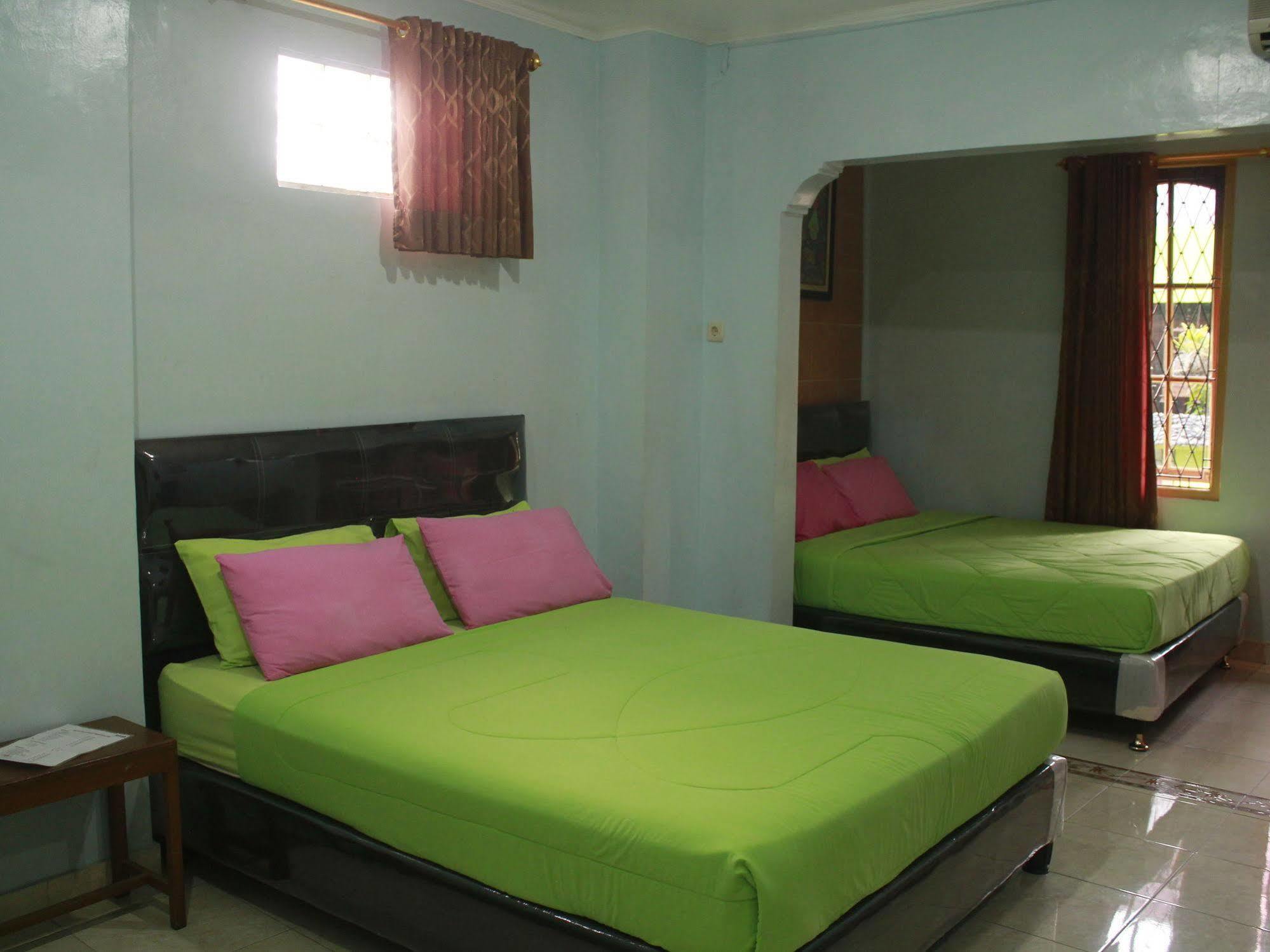 Oyo 585 Hotel Perwita Sari Yogyakarta Luaran gambar