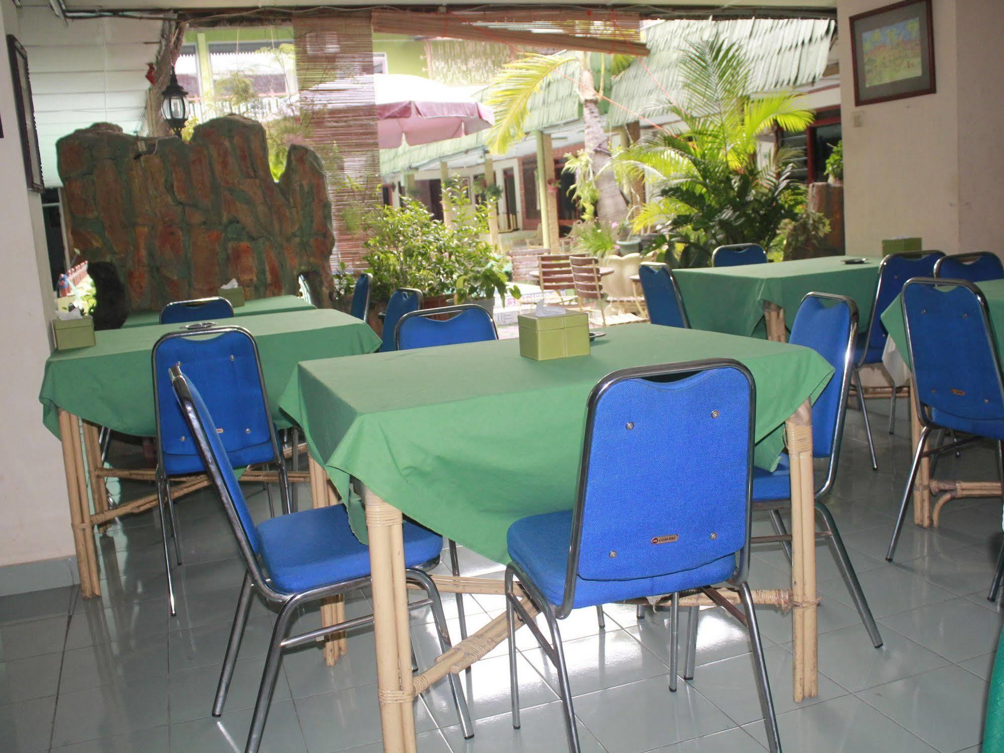 Oyo 585 Hotel Perwita Sari Yogyakarta Luaran gambar