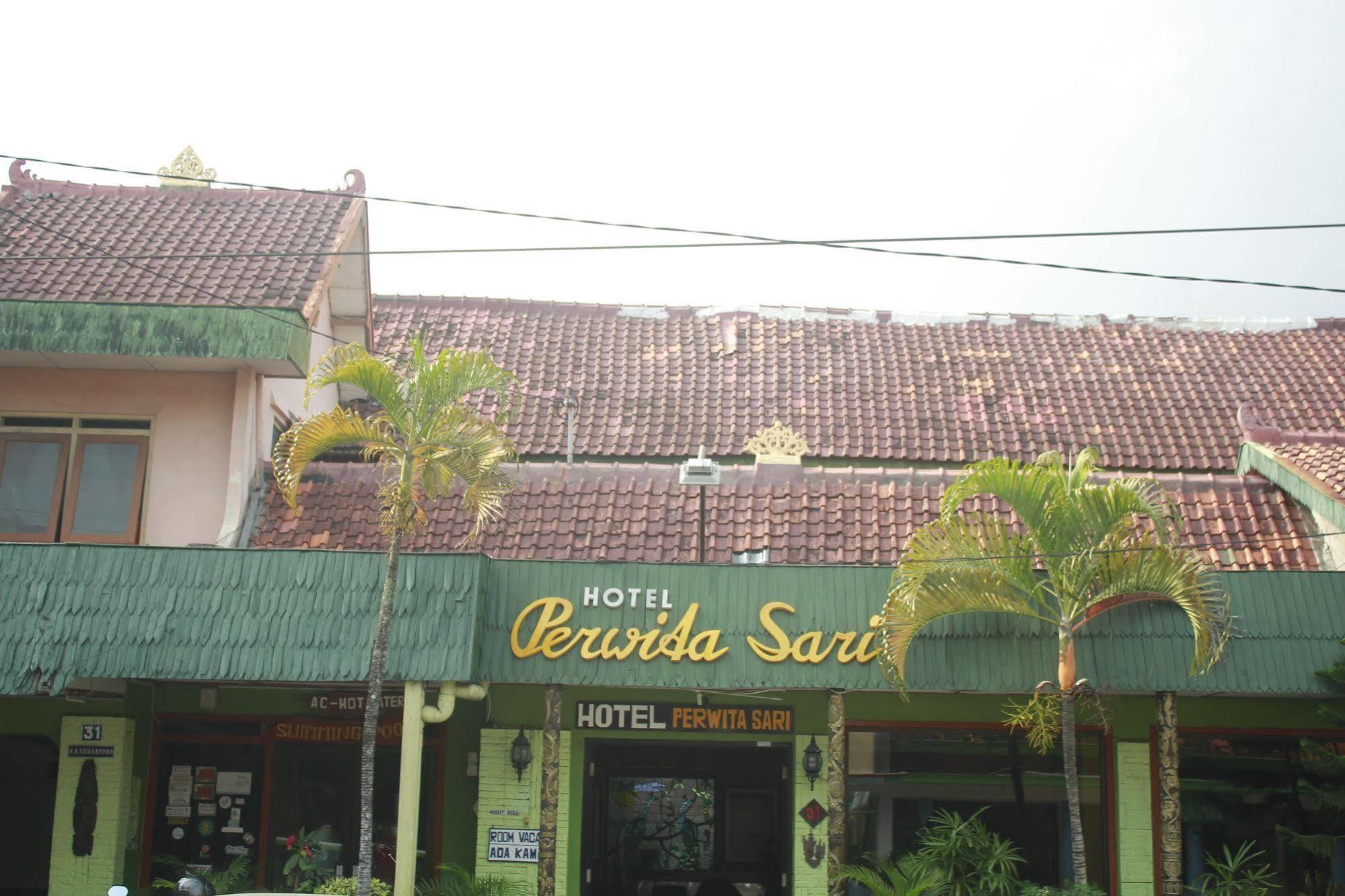 Oyo 585 Hotel Perwita Sari Yogyakarta Luaran gambar