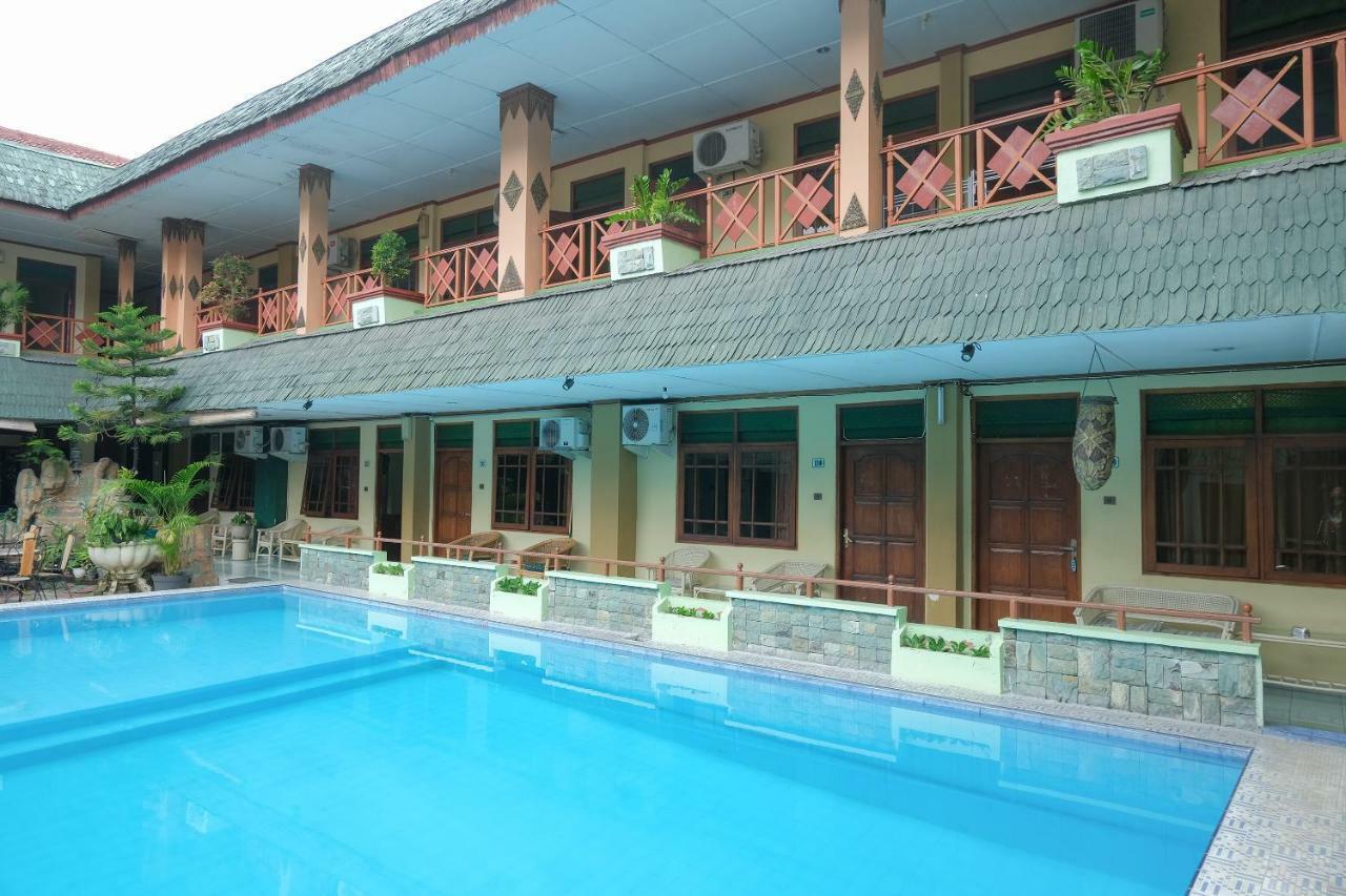 Oyo 585 Hotel Perwita Sari Yogyakarta Luaran gambar
