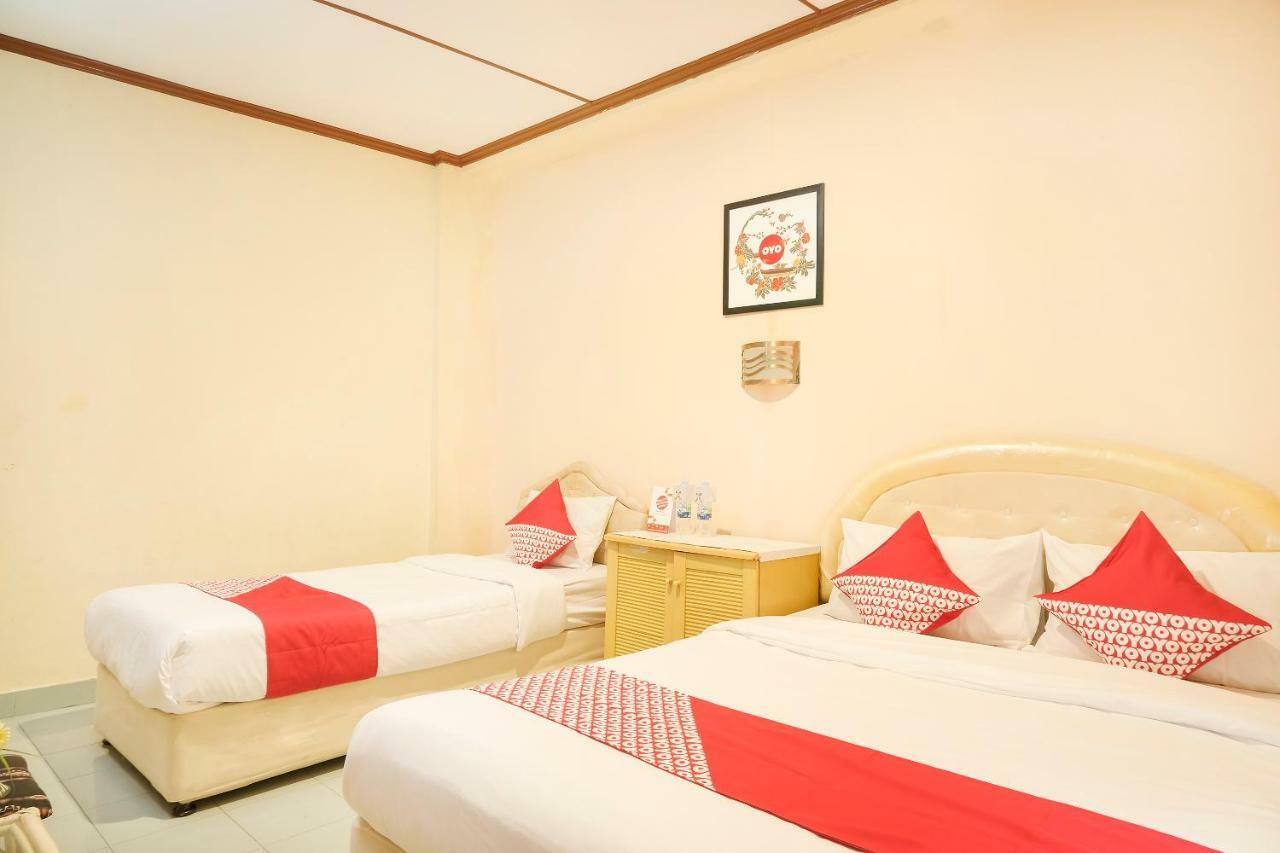 Oyo 585 Hotel Perwita Sari Yogyakarta Luaran gambar