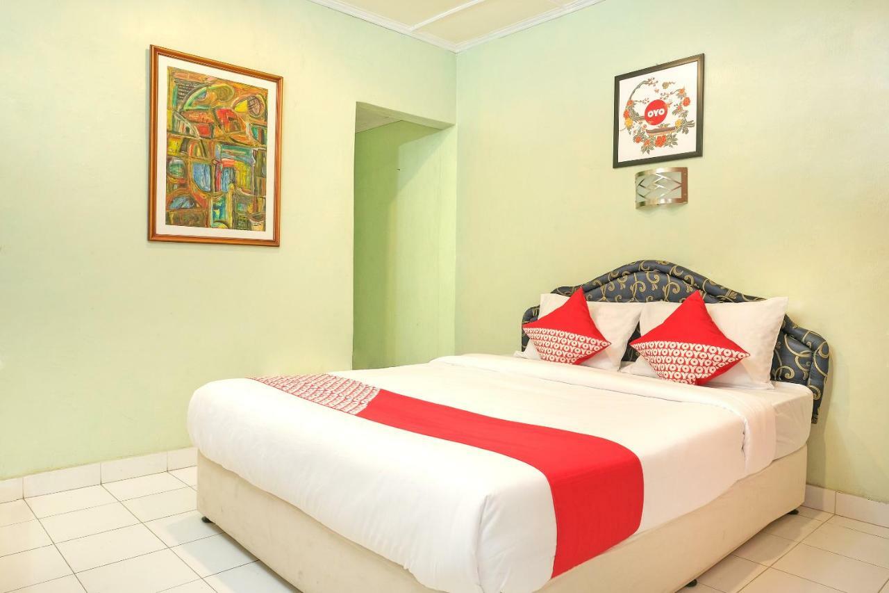 Oyo 585 Hotel Perwita Sari Yogyakarta Luaran gambar