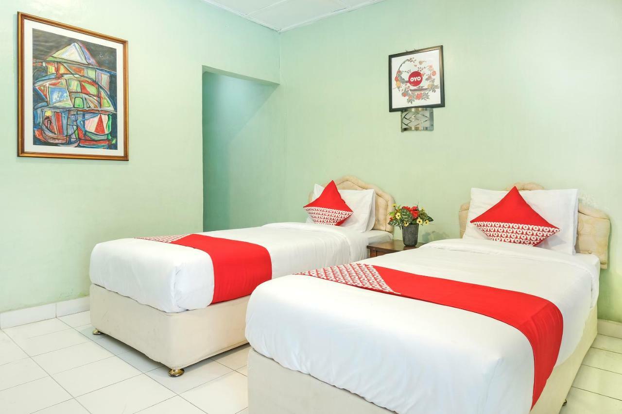 Oyo 585 Hotel Perwita Sari Yogyakarta Luaran gambar