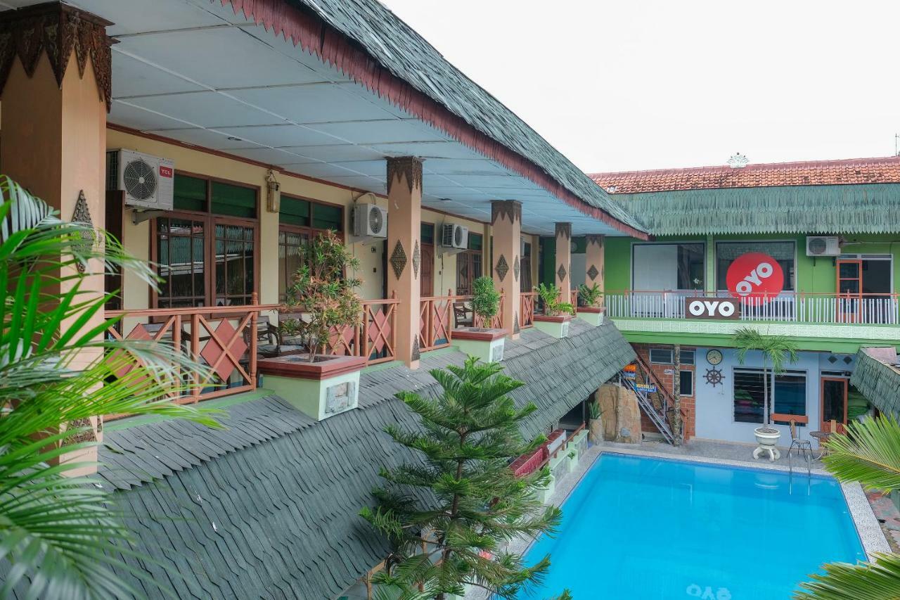 Oyo 585 Hotel Perwita Sari Yogyakarta Luaran gambar
