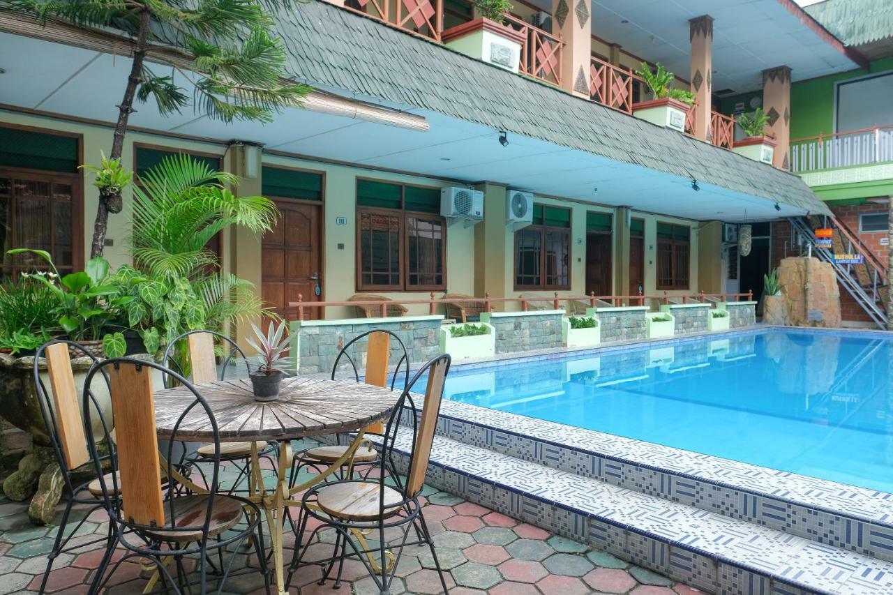 Oyo 585 Hotel Perwita Sari Yogyakarta Luaran gambar